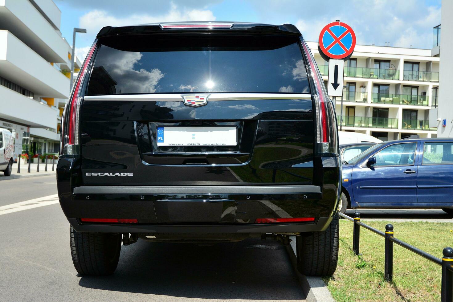 varsavia, Polonia. 22 luglio 2019. il motore auto cadillac escalade a il città strada. cadillac escalade suv comandi Attenzione con suo superiore artigianato e iconico design. foto