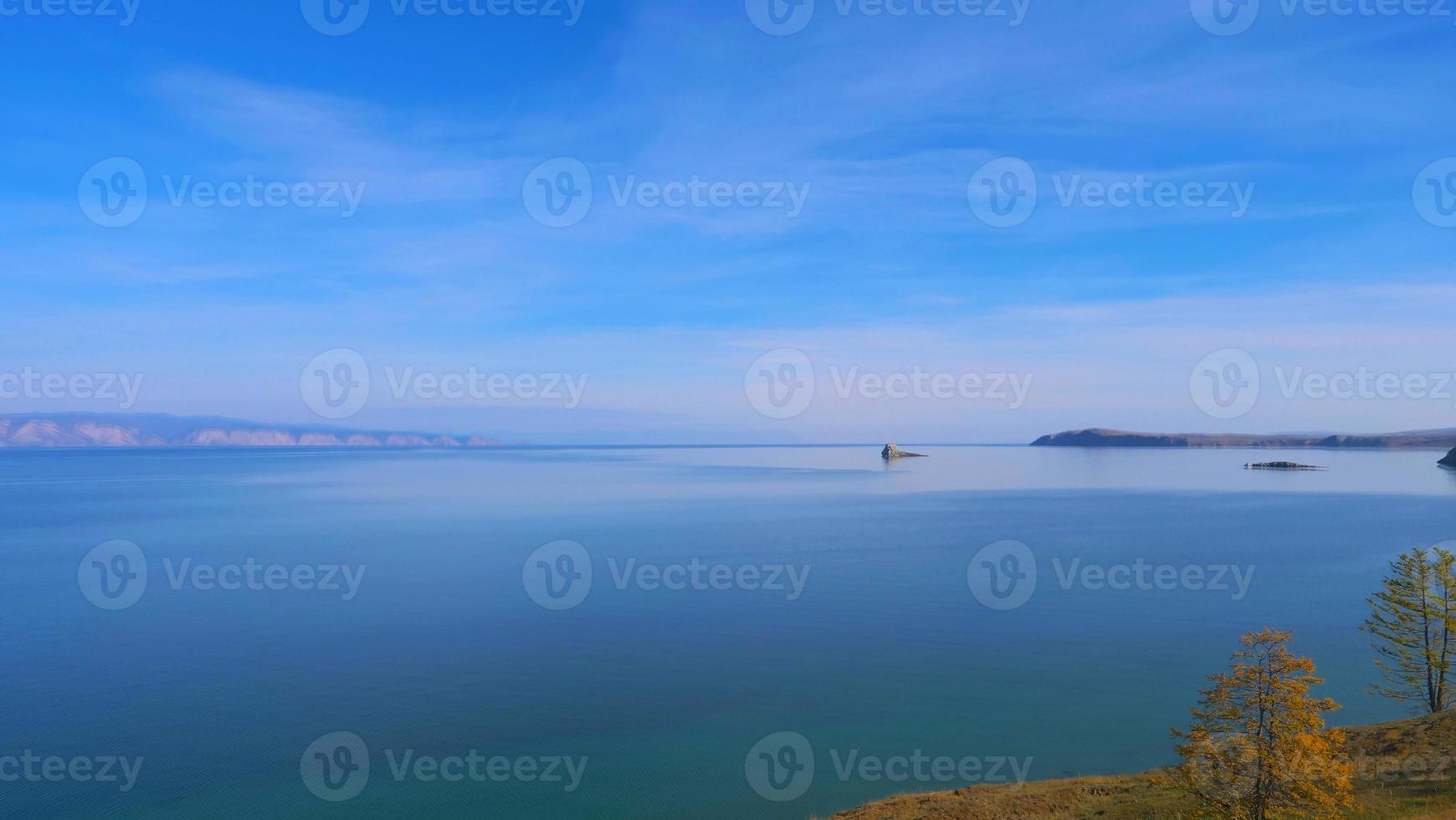 isola del lago baikal olkhon in una giornata di sole, irkutsk russia foto