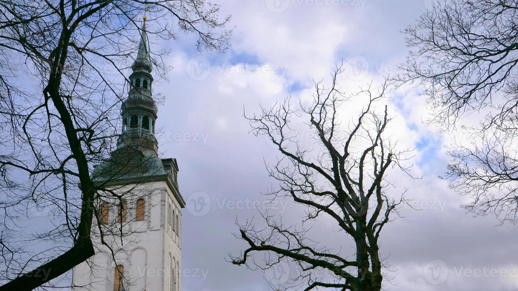 architettura paesaggio centro storico città vecchia di tallinn, estonia foto