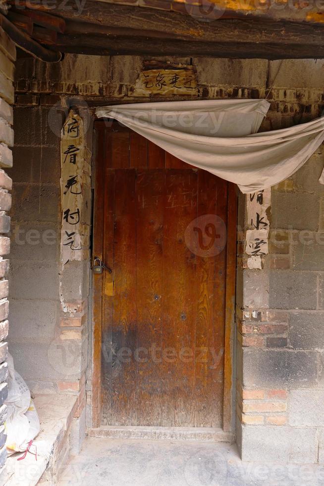 cinese antica architettura retro casa porta di legno in tianshui cina foto