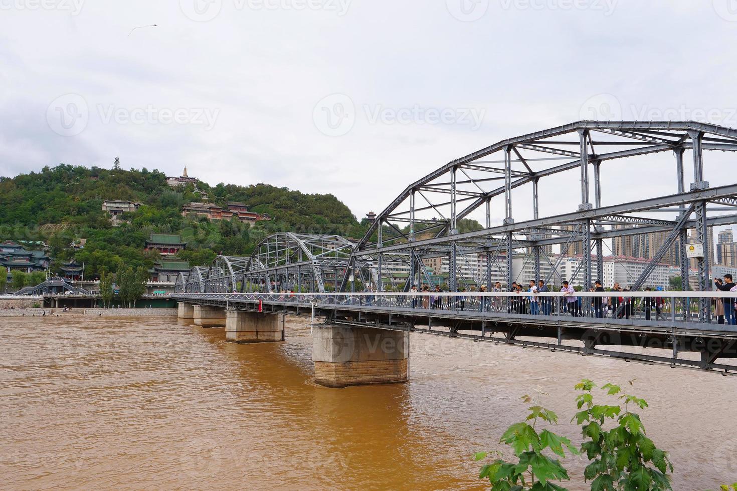 Zhongshan bridge dal fiume giallo a lanzhou gansu china foto
