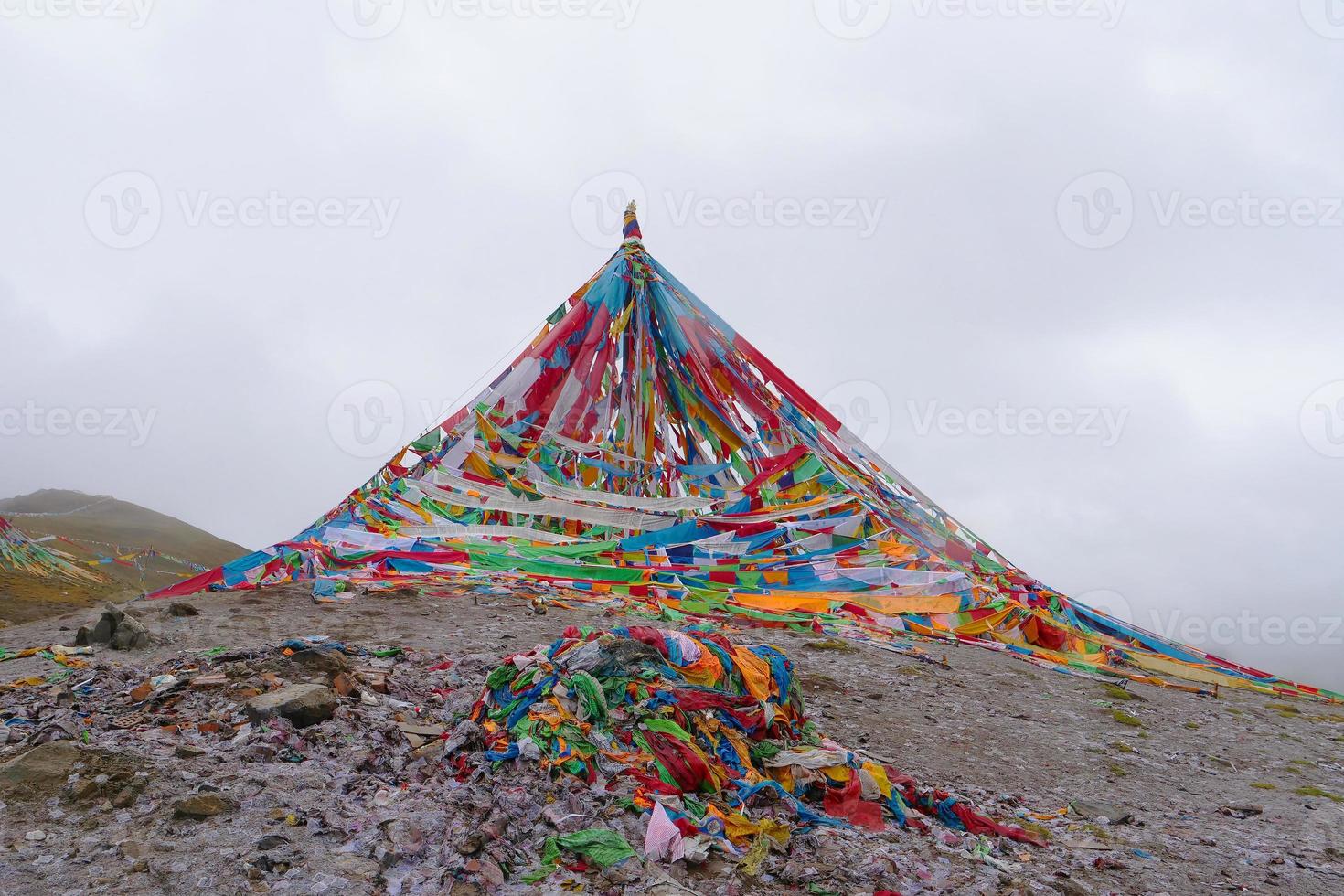 tempio buddista tibetano nella provincia di laji shan qinghai cina foto