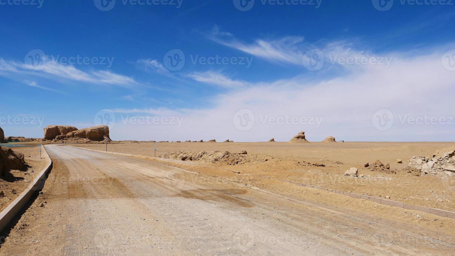 Dachaidan wusute water yadan parco geologico nel qinghai cina foto