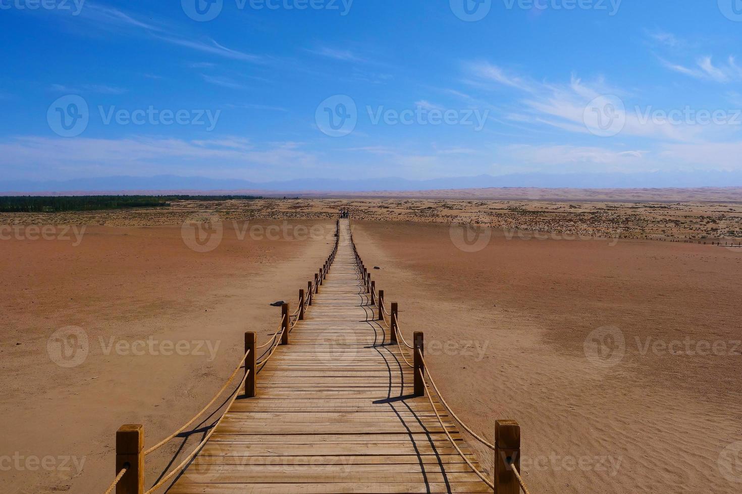 vista del paesaggio dell'antico passo yangguan in gansu china foto