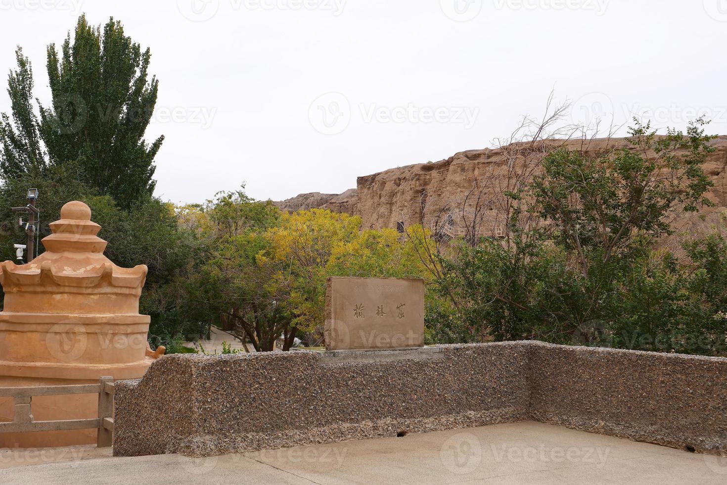 vista del paesaggio della grotta di yulin a dunhuang ggansu in cina foto