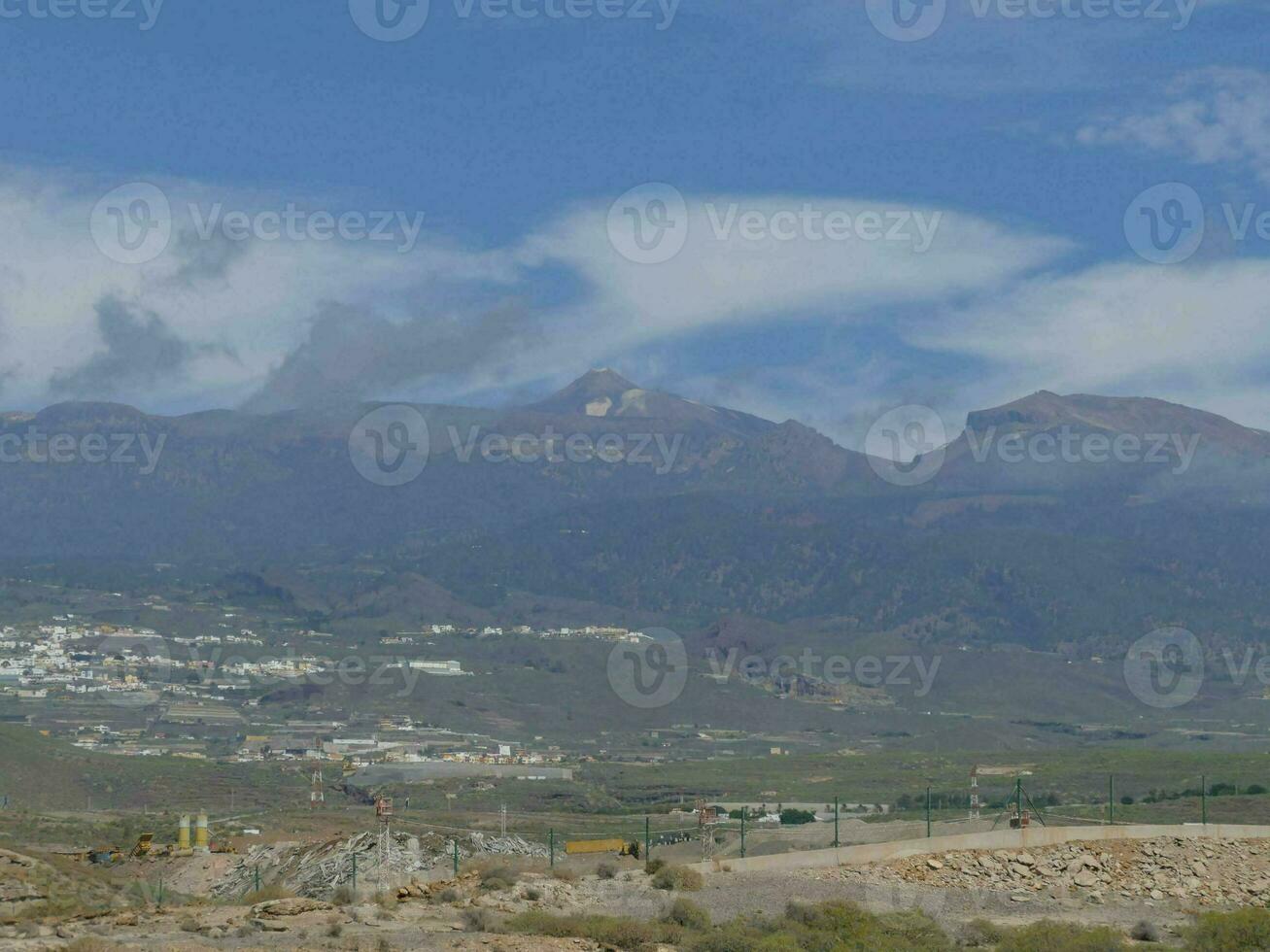 vista panoramica sulle montagne foto