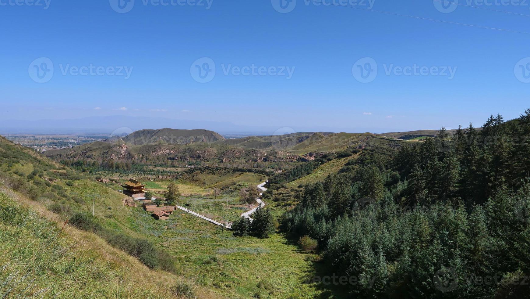 bella vista del paesaggio del tempio di mati in zhangye gansu china. foto