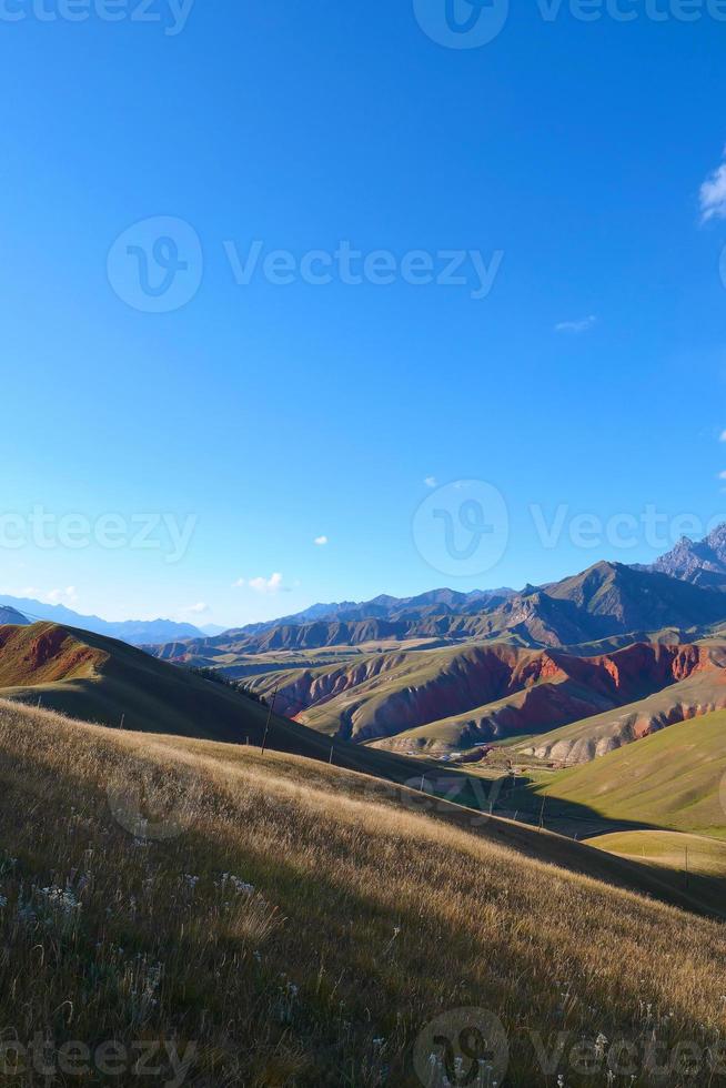 la zona panoramica della montagna qilian monte drow in qinghai cina. foto