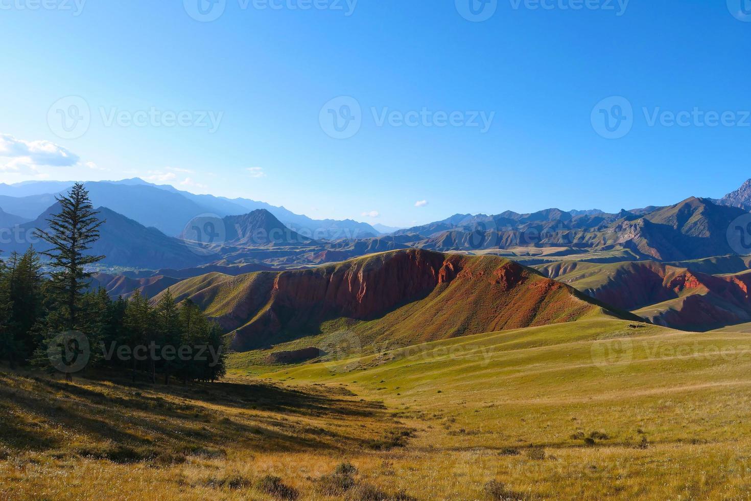 la zona panoramica della montagna qilian monte drow in qinghai cina. foto