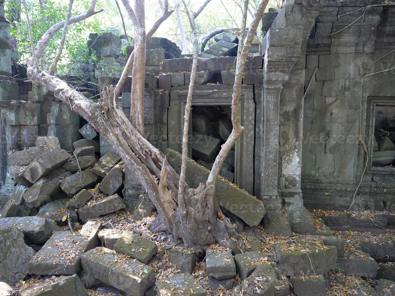 rovine antiche del tempio di beng melea in sieam risma, cambogia foto