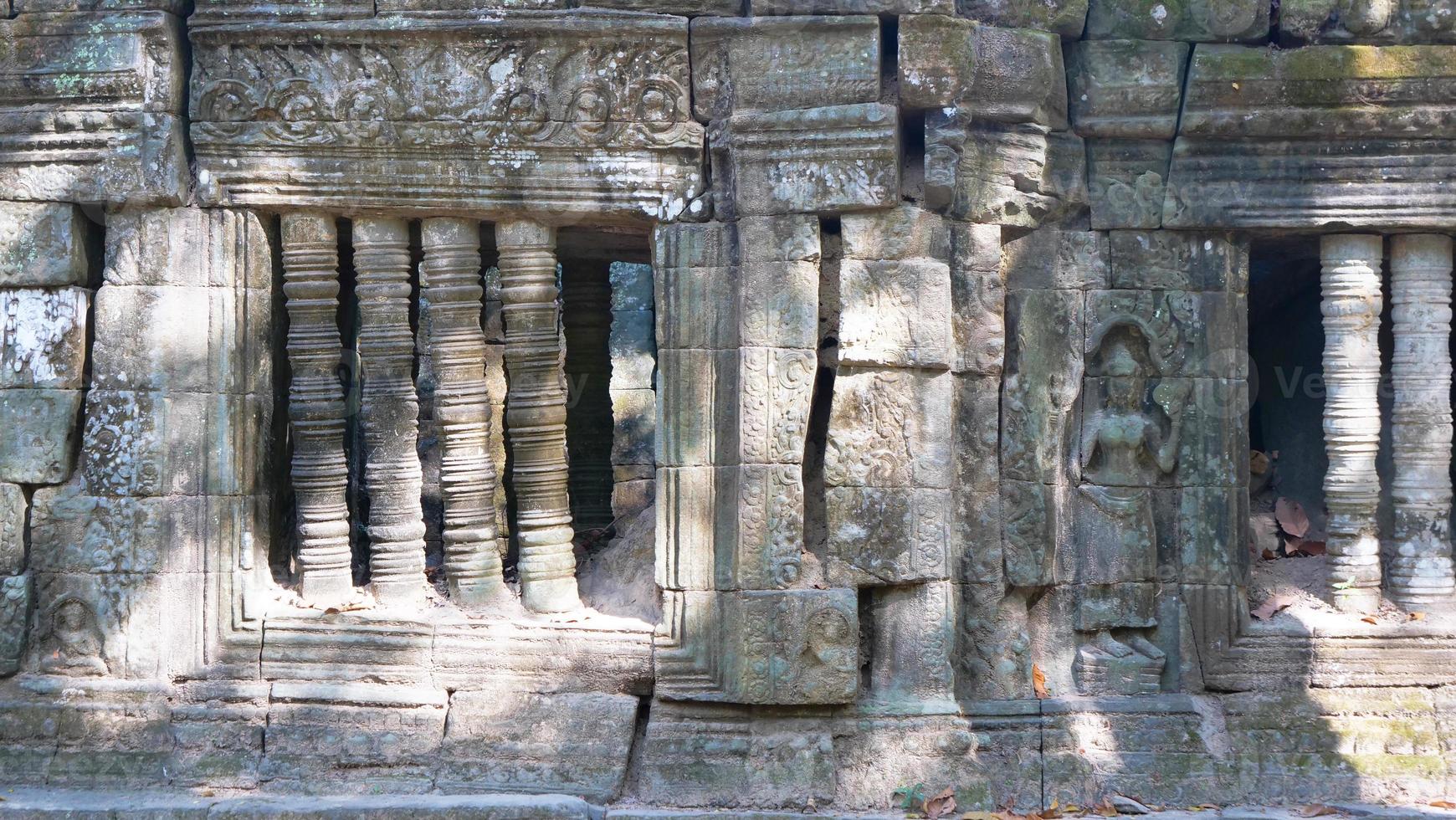 scultura in pietra al tempio di ta prohm, siem reap cambogia. foto