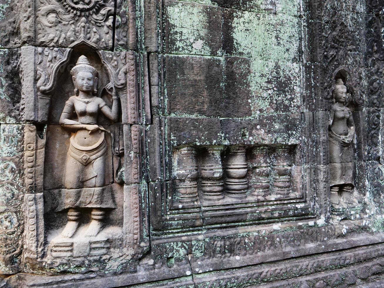 scultura in pietra al tempio di ta som, siem reap cambogia. foto