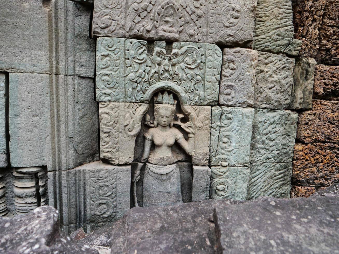 scultura in pietra al tempio di ta som, siem reap cambogia. foto