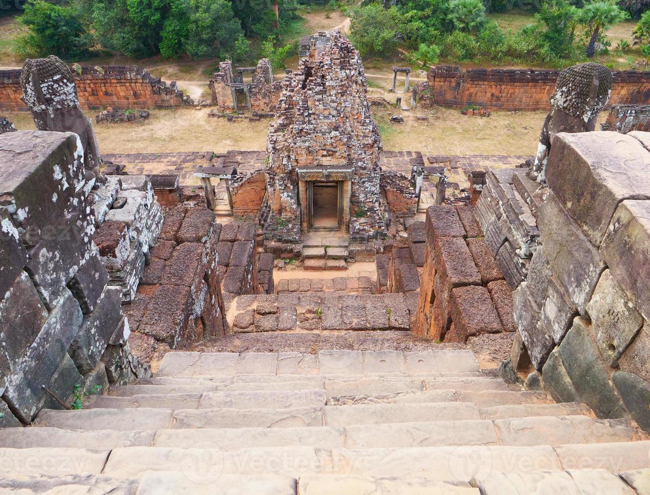 scala di pietra a Khmer buddista rovina di pre rup, siem reap cambogia. foto