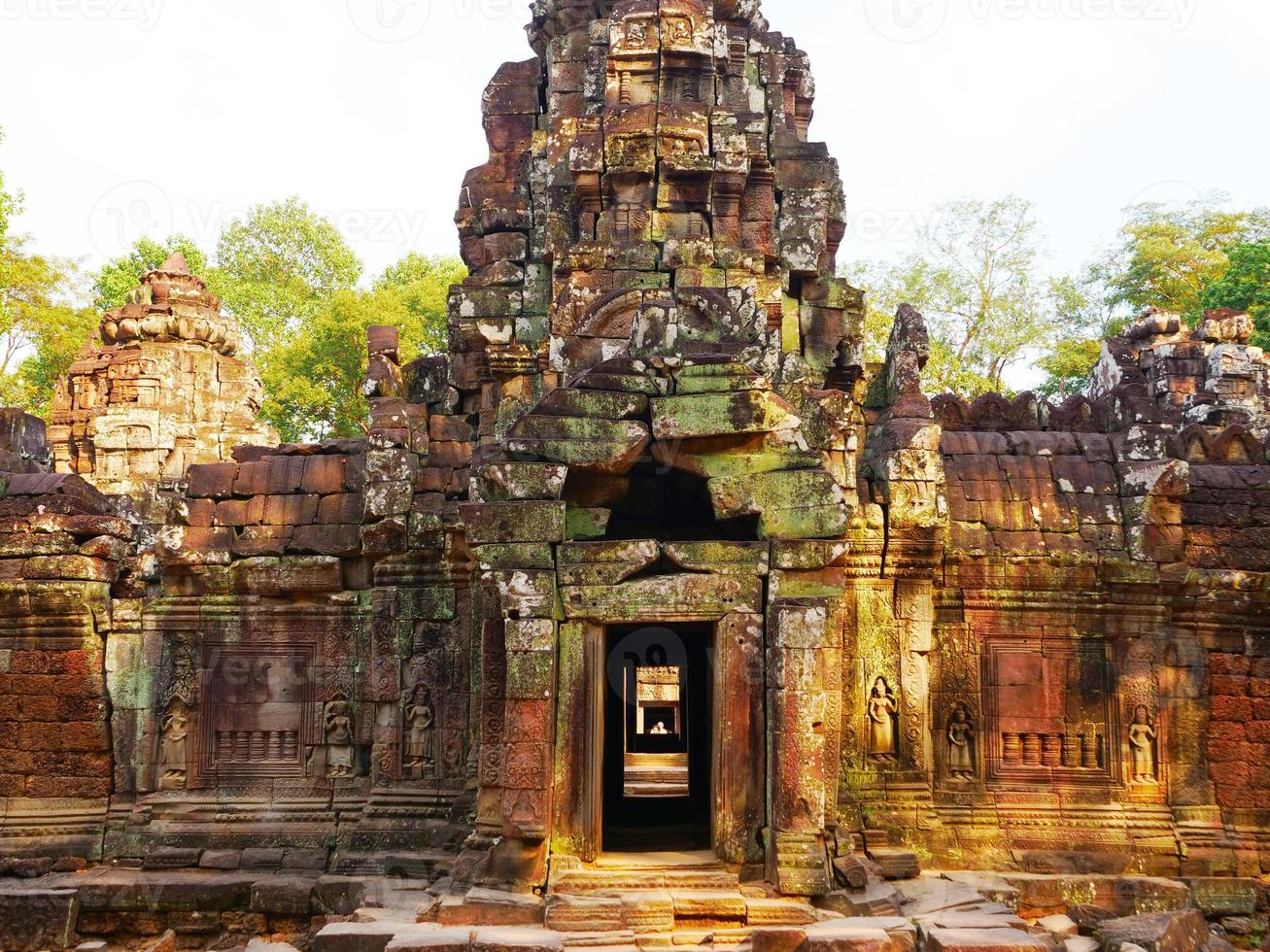 architettura in pietra rovina al tempio di ta som, siem reap cambogia. foto