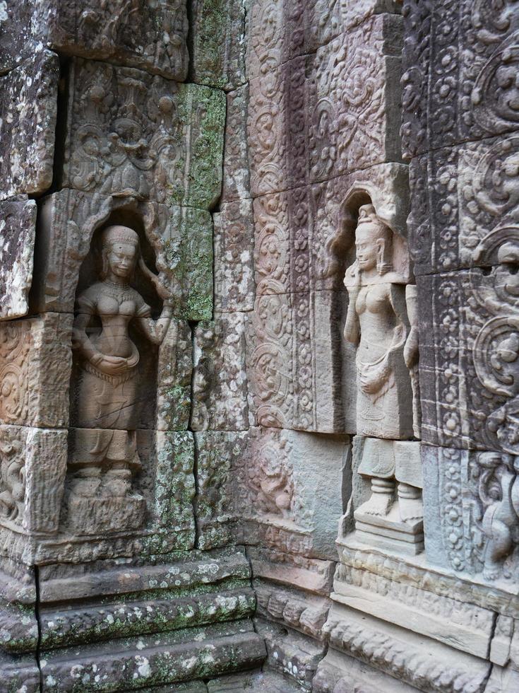 scultura in pietra al tempio di ta som, siem reap cambogia. foto