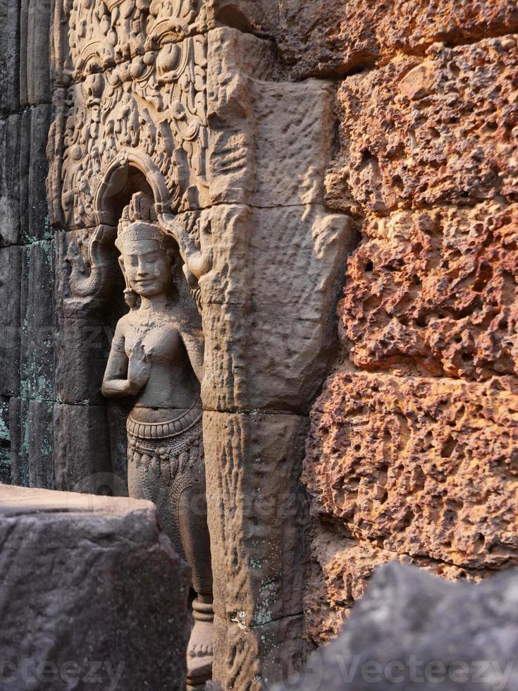 arte della scultura in pietra al tempio di ta som, siem reap cambogia. foto