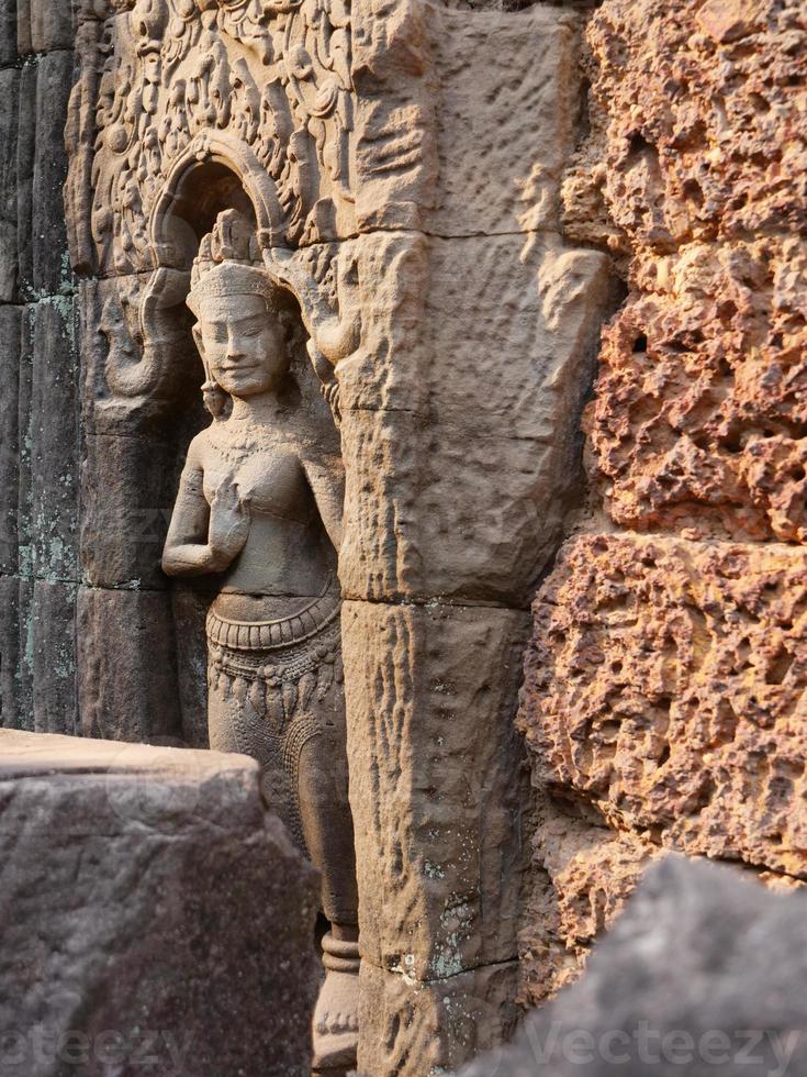 scultura in pietra al tempio di ta som, siem reap cambogia. foto