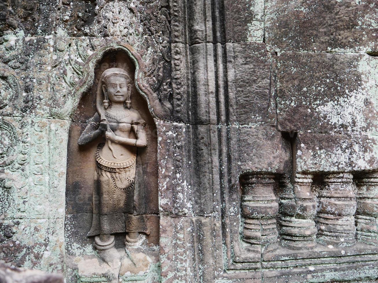 scultura in pietra al tempio di ta som, siem reap cambogia. foto