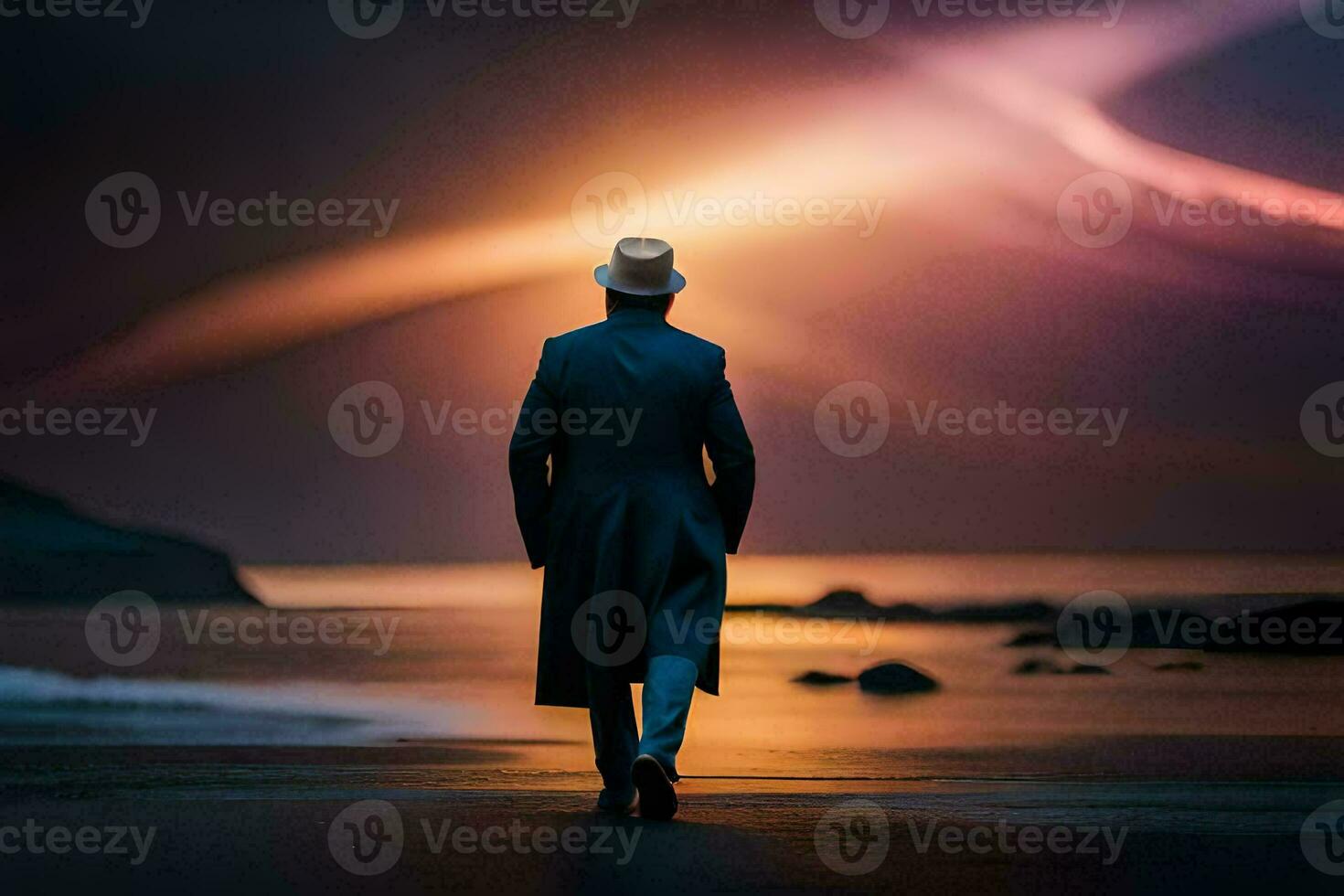 un' uomo nel un' cappello passeggiate lungo il spiaggia a tramonto. ai-generato foto