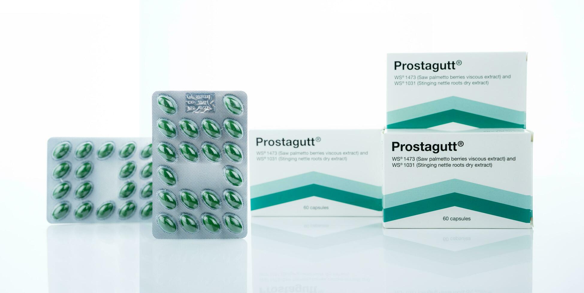 chonburi, Thailandia-ottobre 8, 2023 prostagutt manufatto di catalento Germania eberbach gmbh. sega palmetto e ortica estratto capsula pillola per benigno prostatica iperplasia trattamento. benessere nel bph. foto