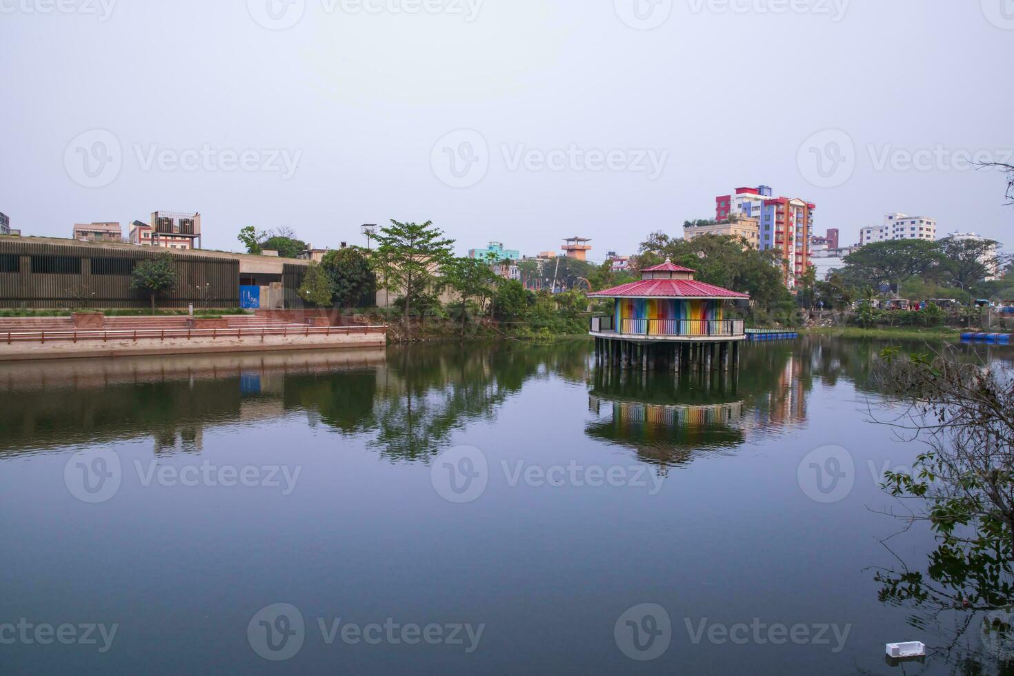 bellissimo paesaggio Visualizza di rasel parco lago nel narayanganj città, bangladesh foto