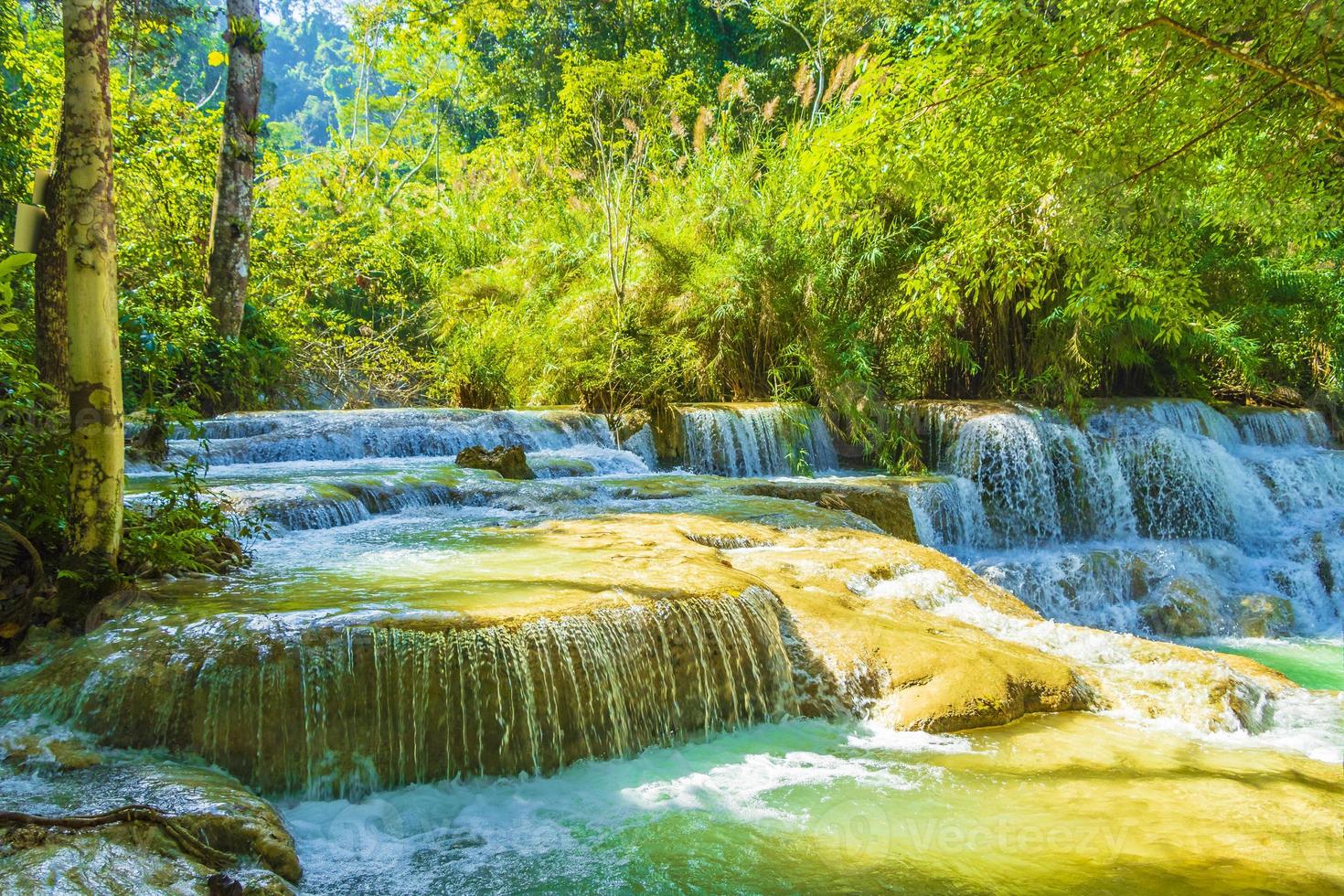 cascate più belle kuang si cascata luang prabang laos. foto