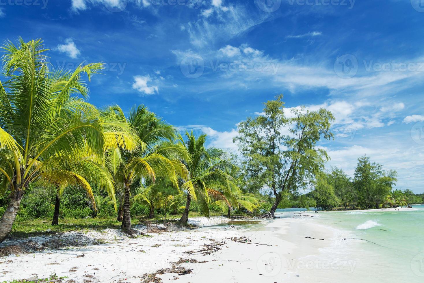 spiaggia dell'isola di koh rong in cambogia foto