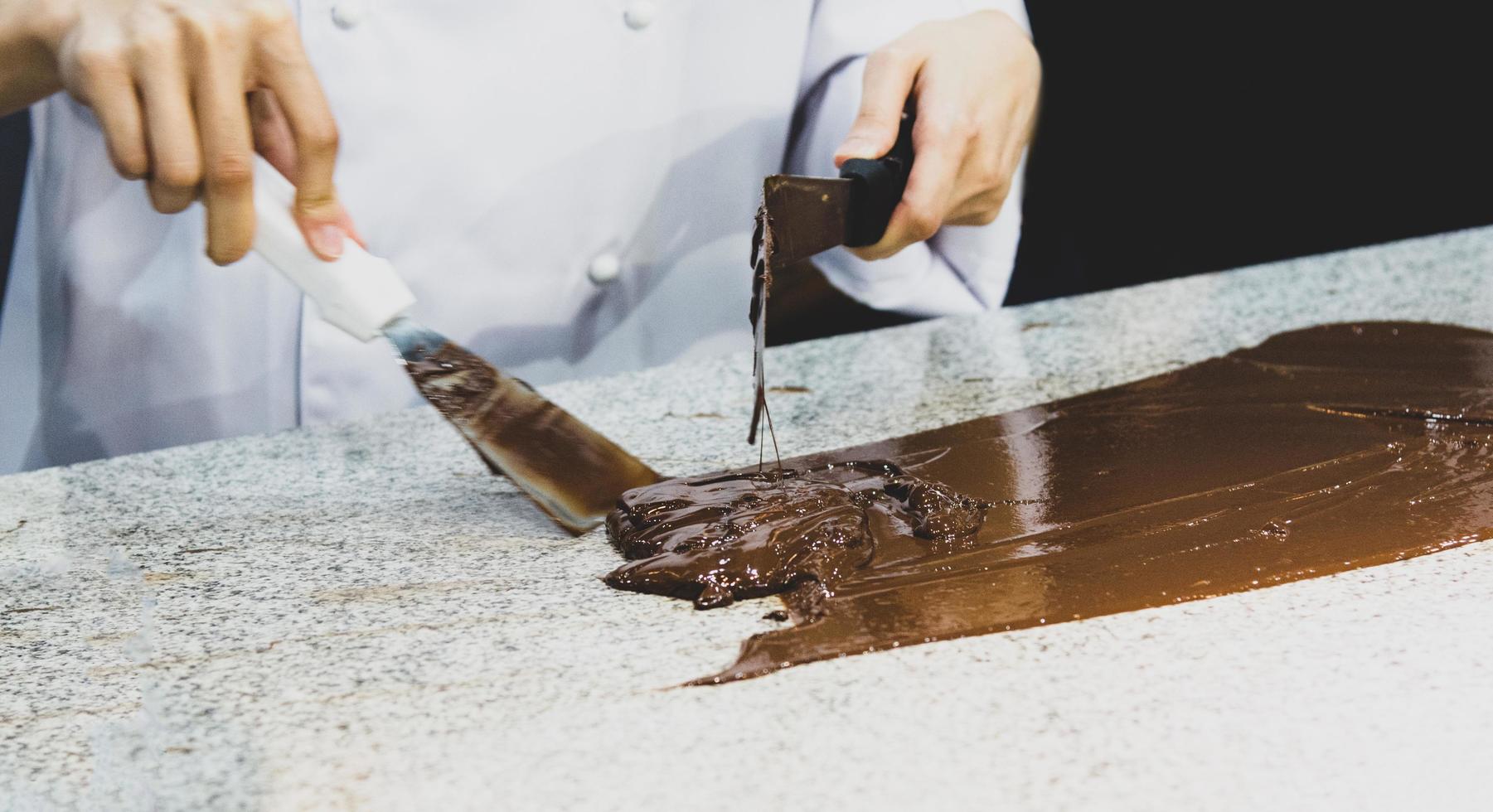 glassa al cioccolato fondente, fare il fondente al cioccolato foto