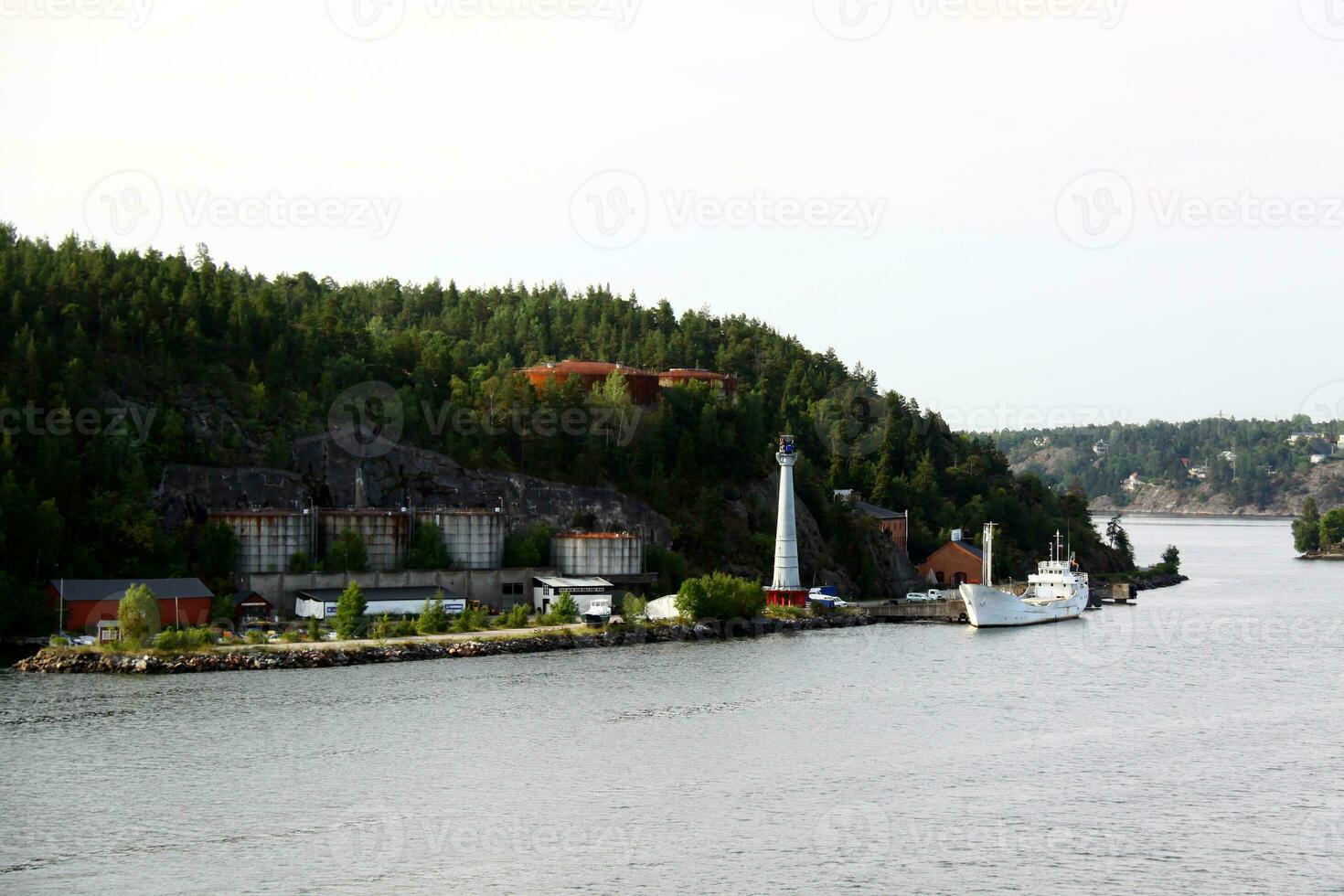 isola solitaria nell'arcipelago svedese foto