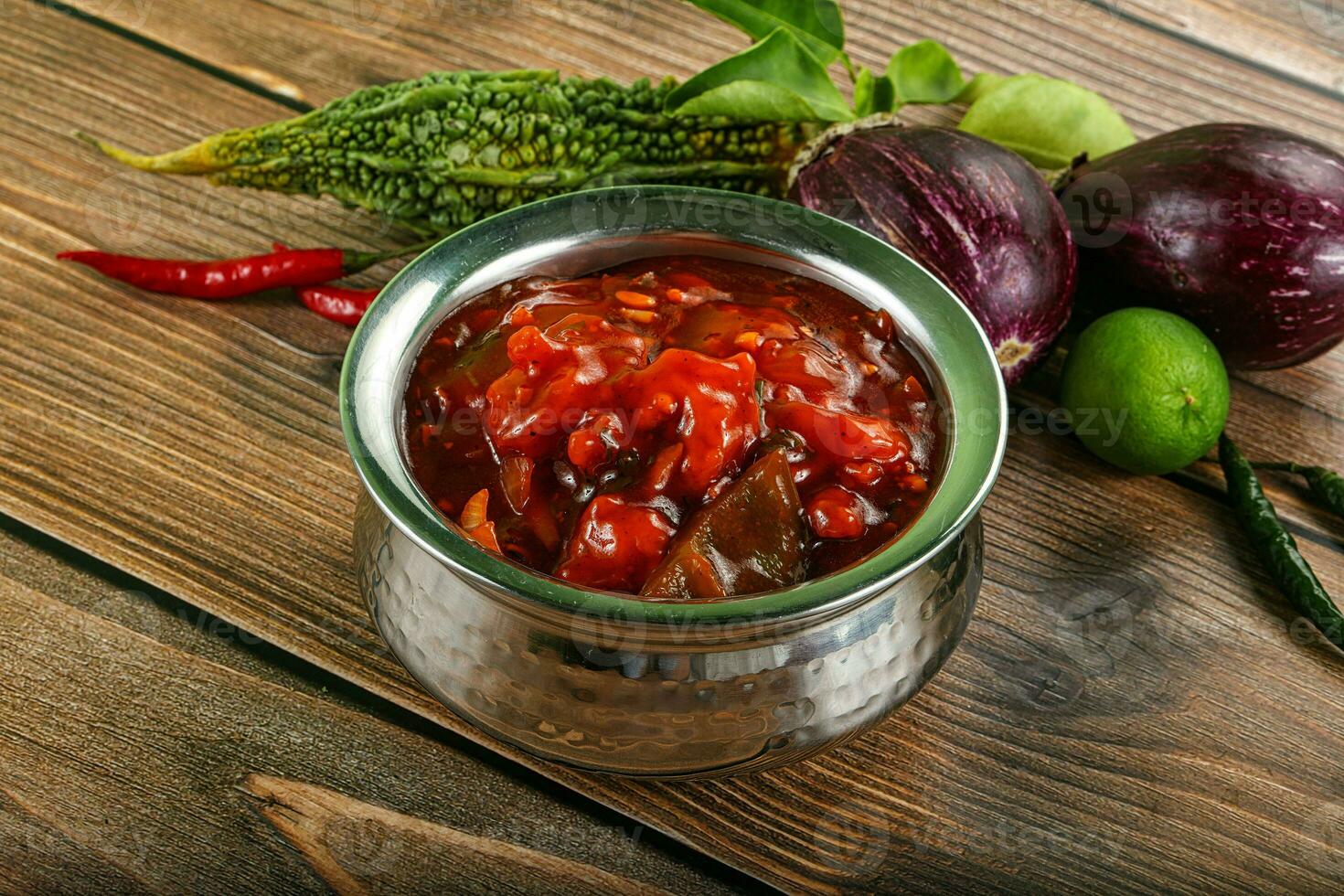 asiatico cucina - gamberetto nel caldo aglio salsa foto