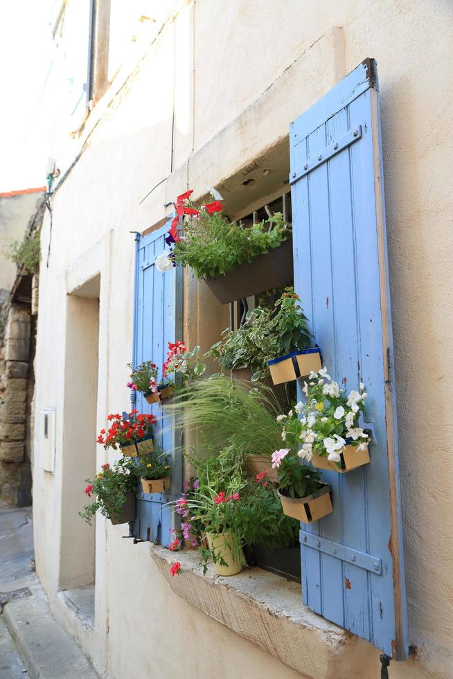 centro storico di avignone provenza francia foto