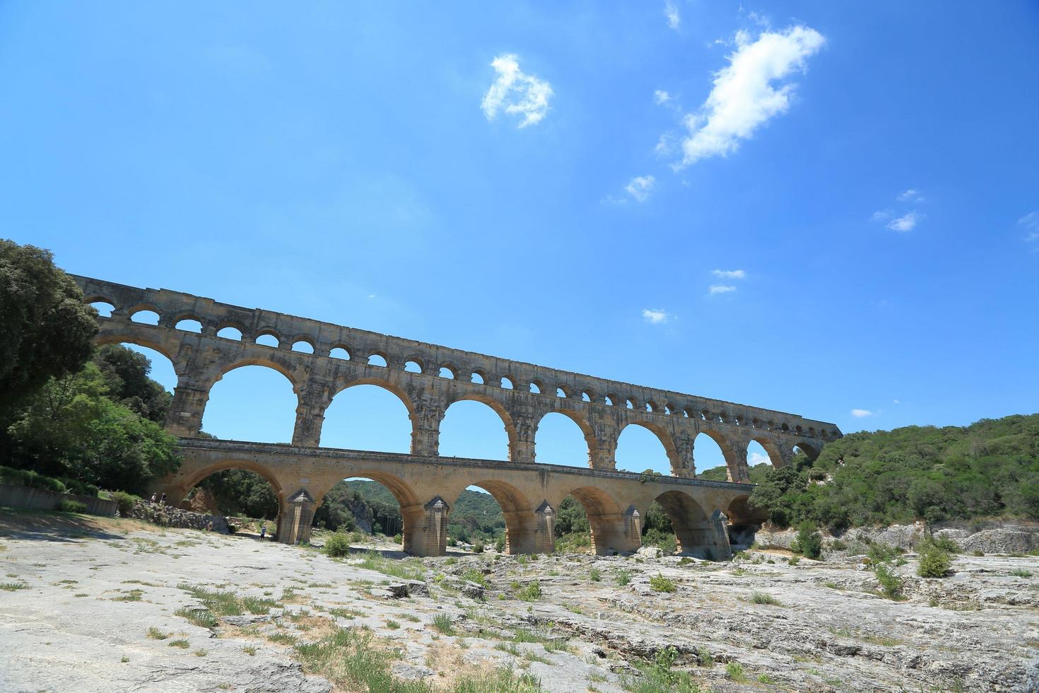 pont du gard nel sud della francia foto