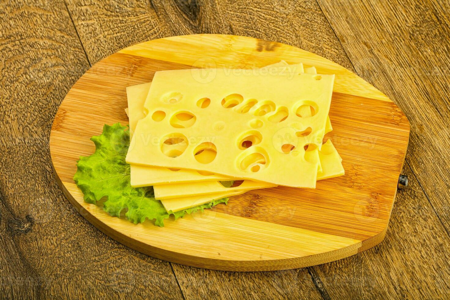 affettato formaggio al di sopra di tavola foto