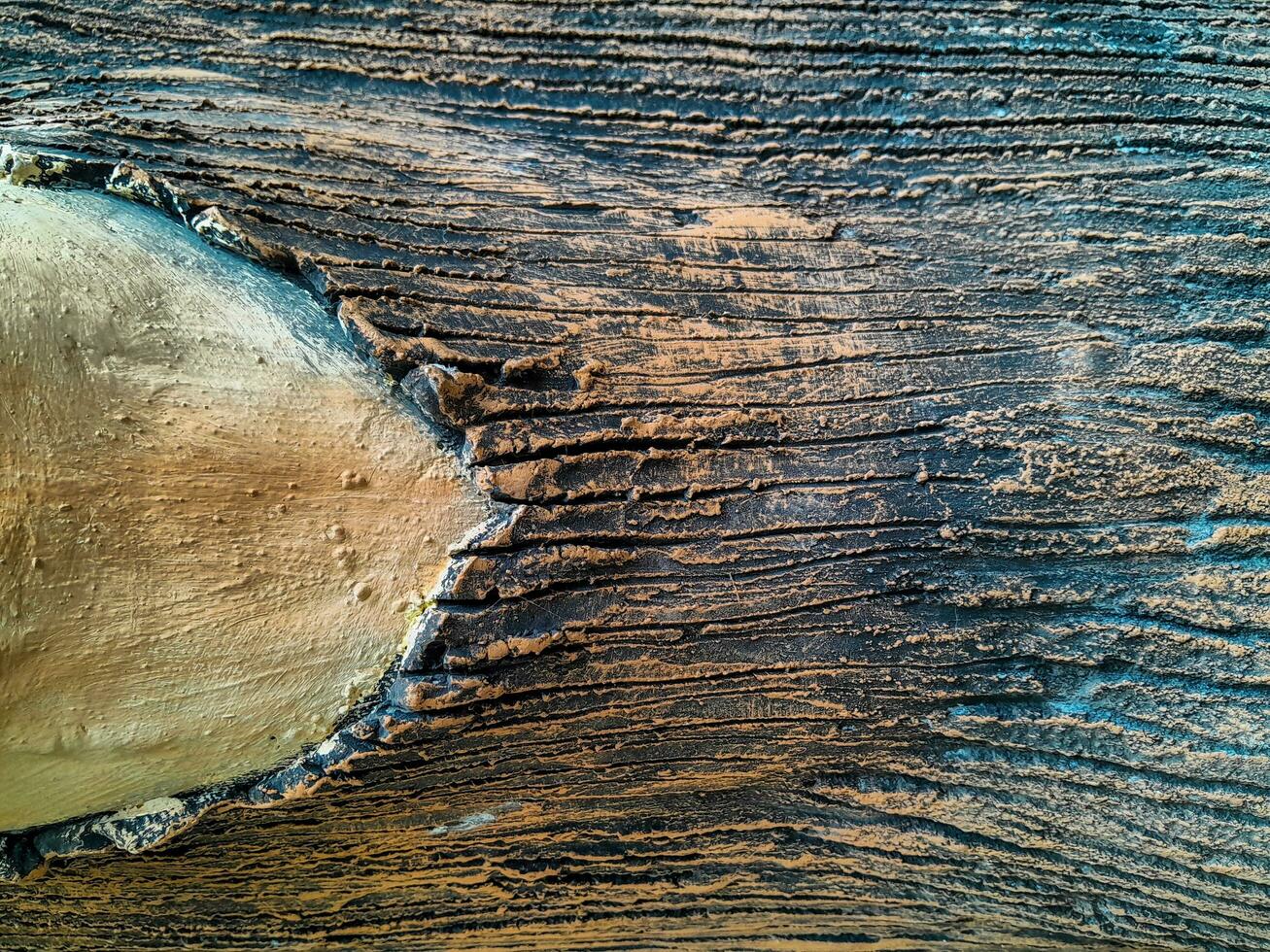 avvicinamento di albero tronco. calcestruzzo legna struttura. albero abbaiare struttura di il cemento sollievo gesso parete con naturale colore dipingere. foto