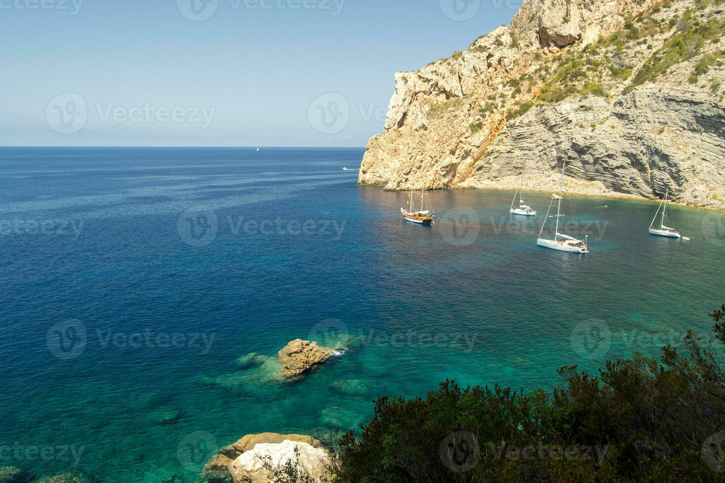 bellissimo spiaggia a punta de castellare, Santa agnese de la corona, baleari isole, Spagna. foto