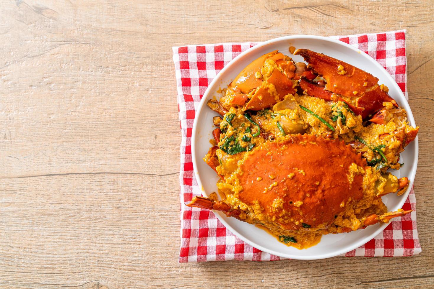 granchio saltato in padella con curry in polvere foto