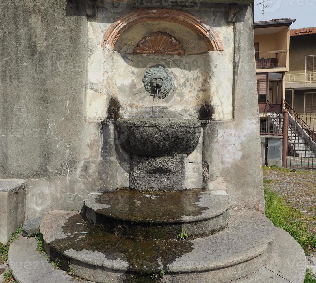 antica fontana o gorgogliatore foto