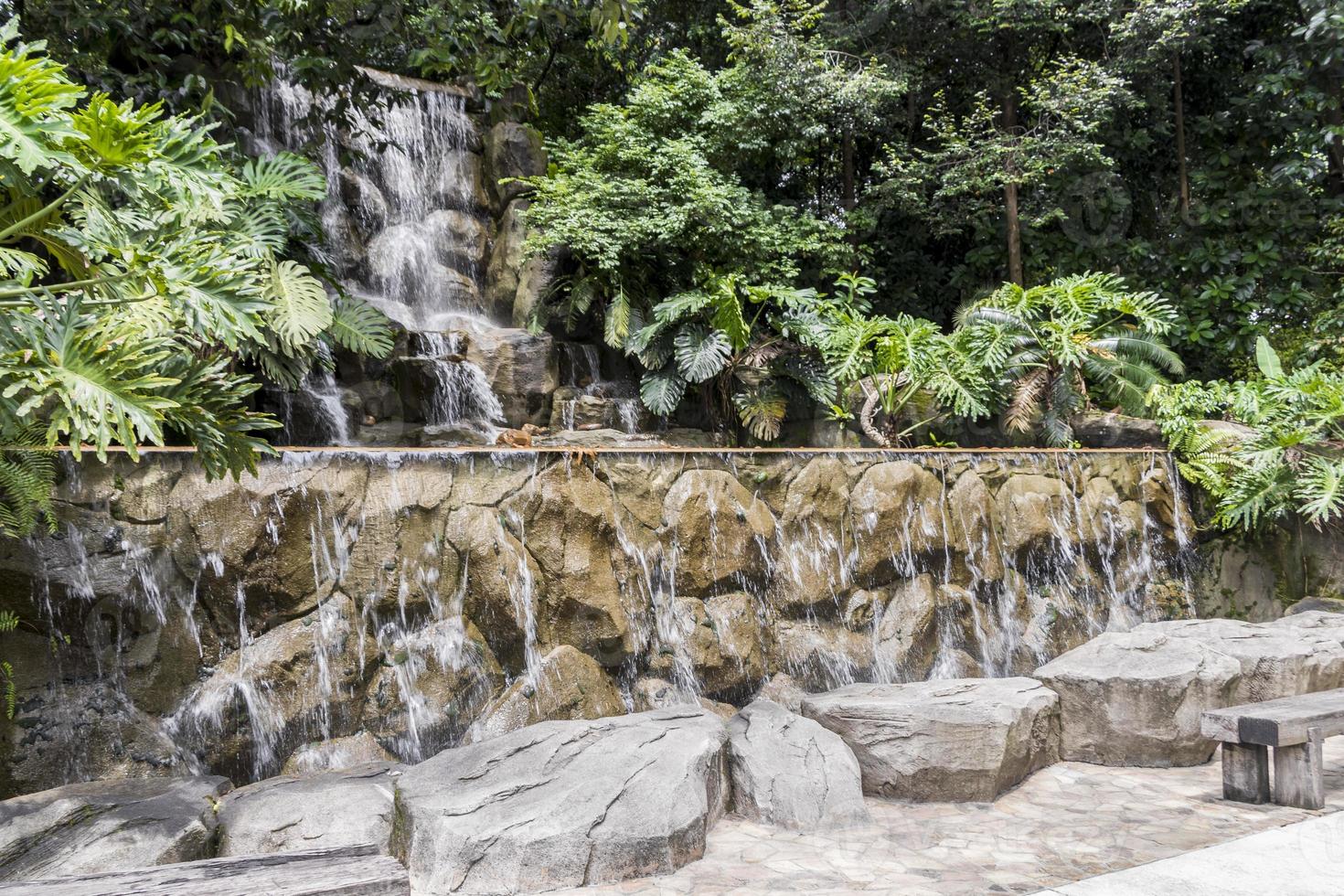 bellissima cascata perdana botanical gardens kuala lumpur in malesia. foto