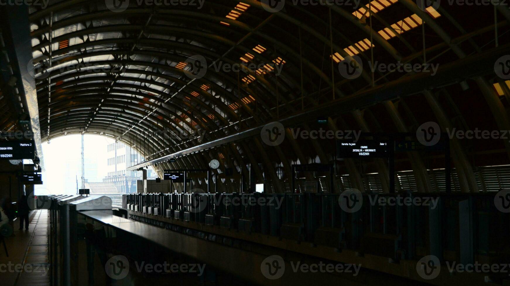 pendolare linea o elettrico treno nel Giacarta, Indonesia foto