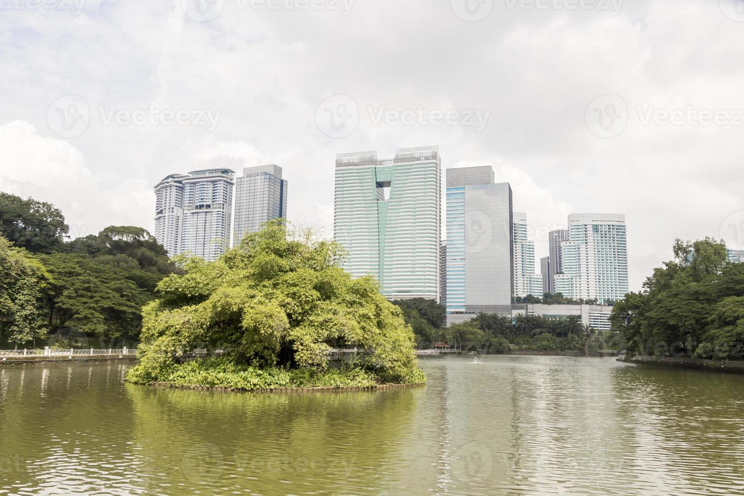 giardini botanici di perdana, giardini del lago a kuala lumpur, malaysia foto