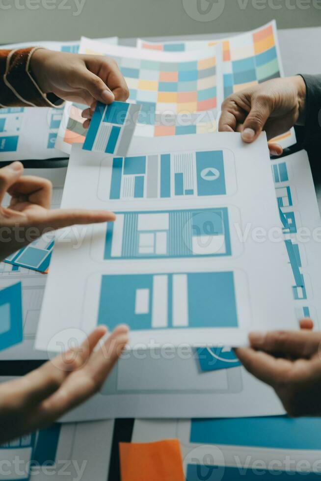 UX grafico progettista creativo schizzo pianificazione applicazione processi sviluppo prototipo wireframe per ragnatela mobile Telefono . utente Esperienza concetto. foto