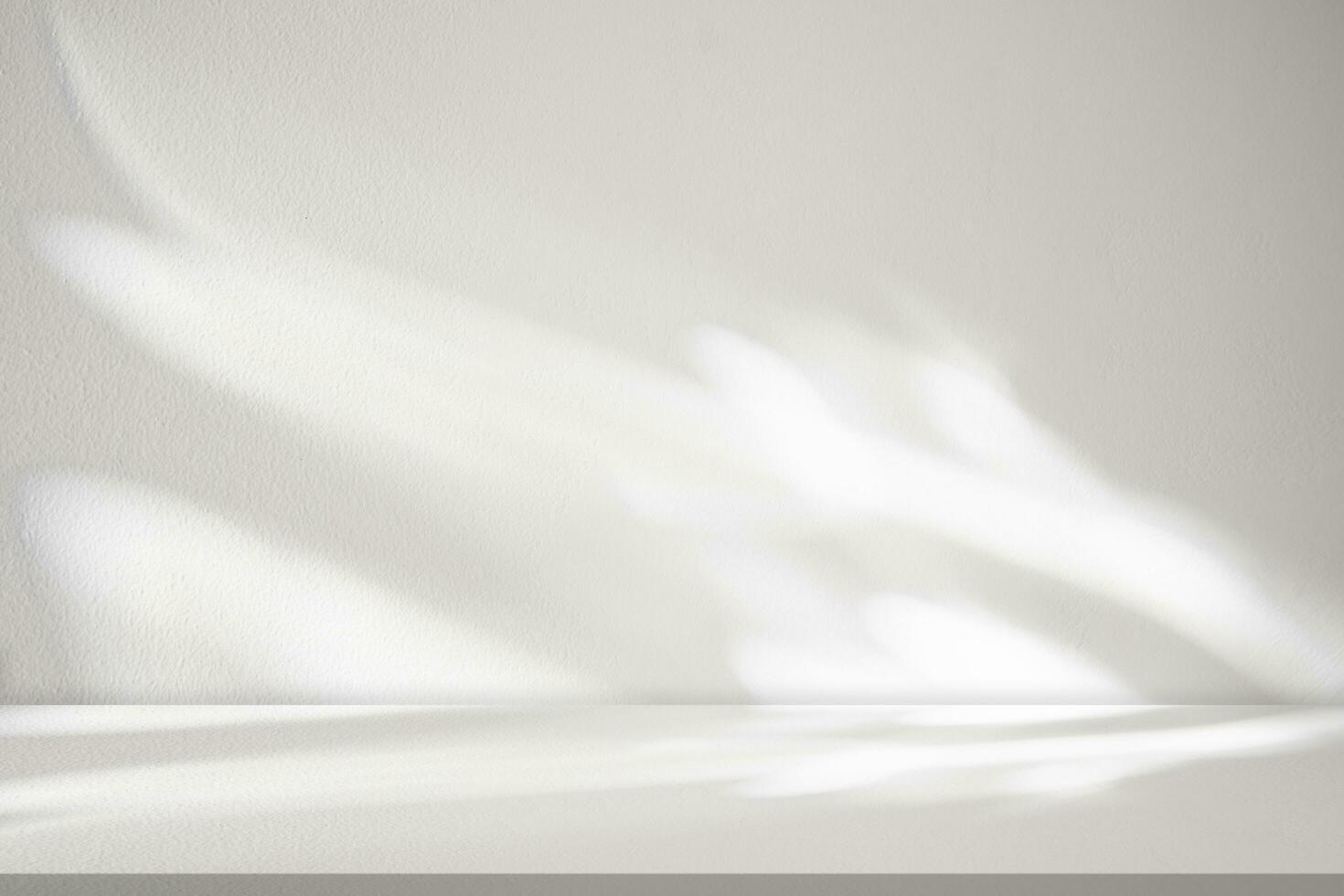 sfondo studio, bianco calcestruzzo parete struttura con le foglie ombra su cemento piano, vuoto grigio studio camera Schermo con tavolo superiore, fondale sfondo cosmetico Prodotto Schermo, bellezza presentazione foto