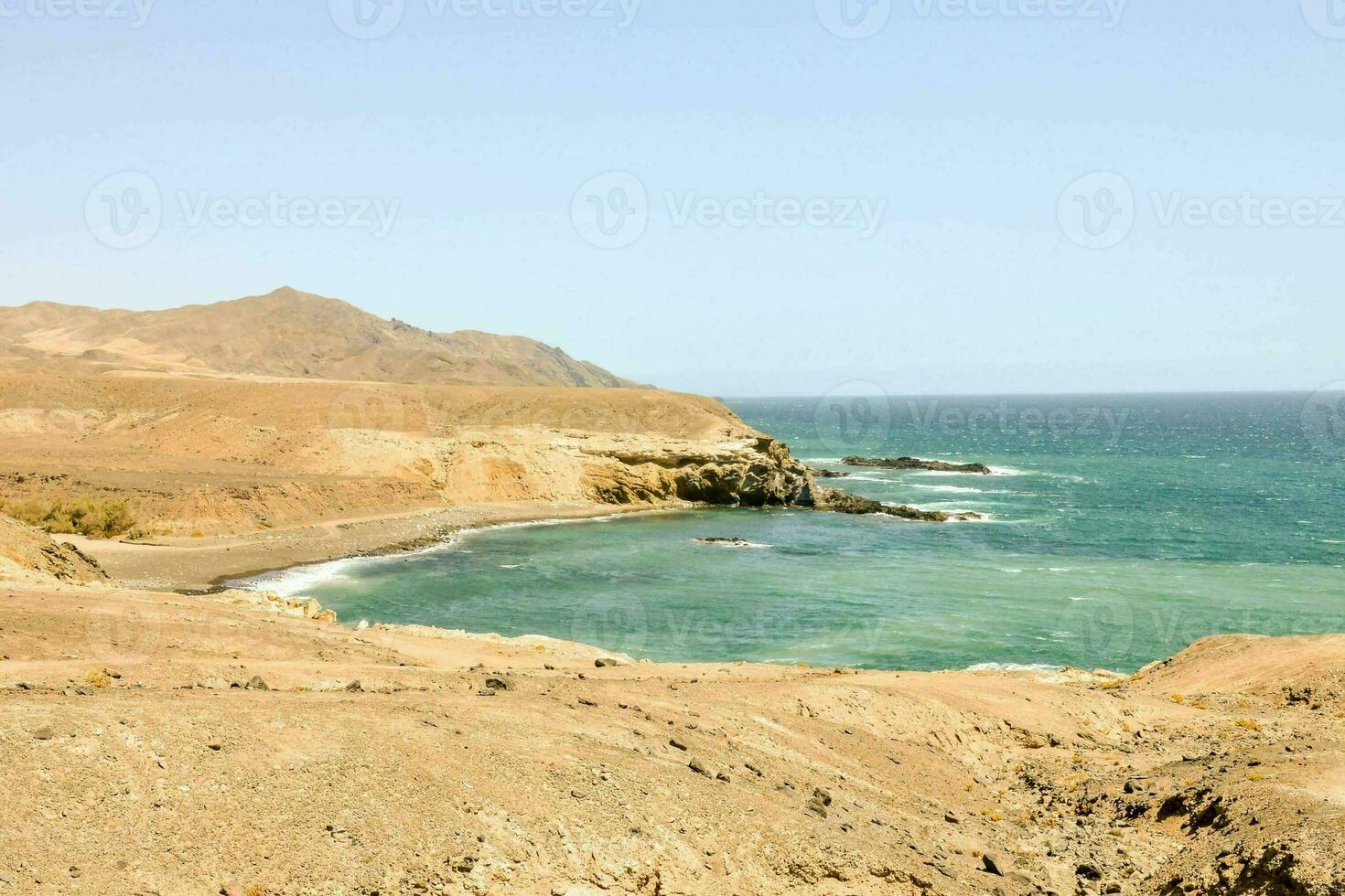 il spiaggia è un' pochi miglia lontano a partire dal il costa foto