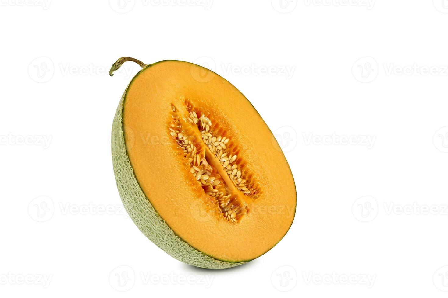 metà di delizioso Cantalupo melone nel un' sezione trasversale, isolato su bianca sfondo con copia spazio per testo o immagini. lato Visualizza. avvicinamento sparo. foto