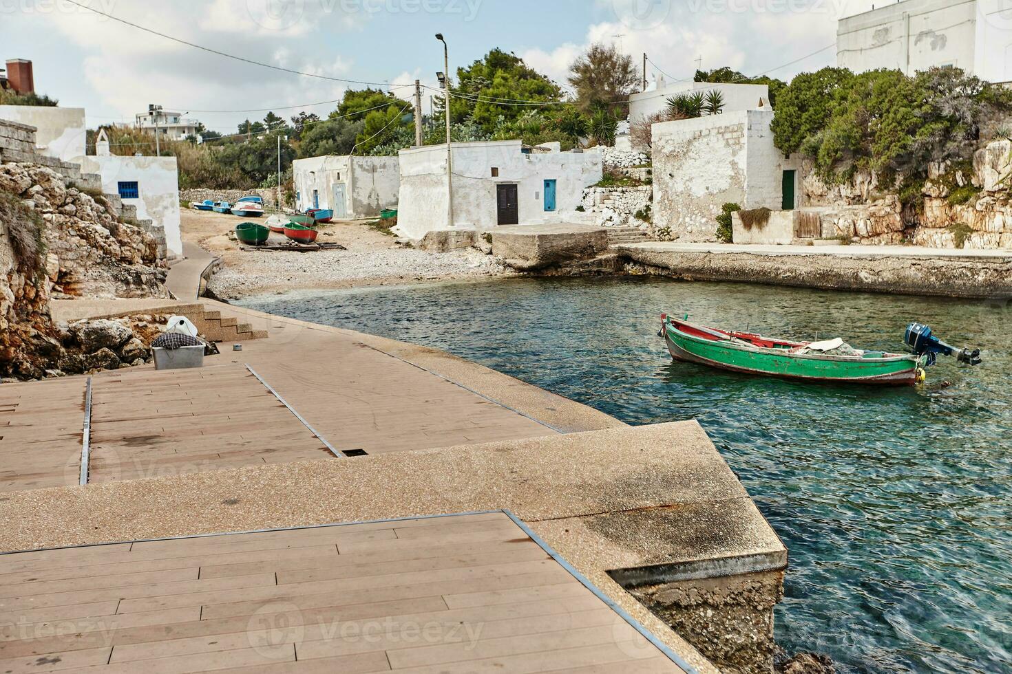 bellissimo scenario di polignano un' cavalla, cittadina nel il Provincia di Bari, pugliese. foto