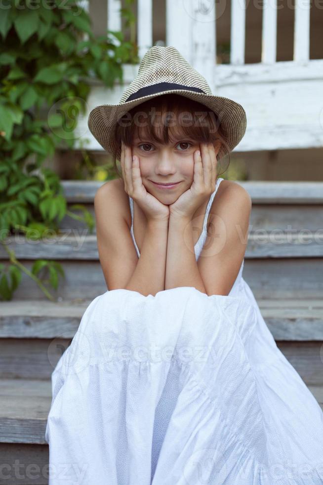 bella ragazza con un cappello foto