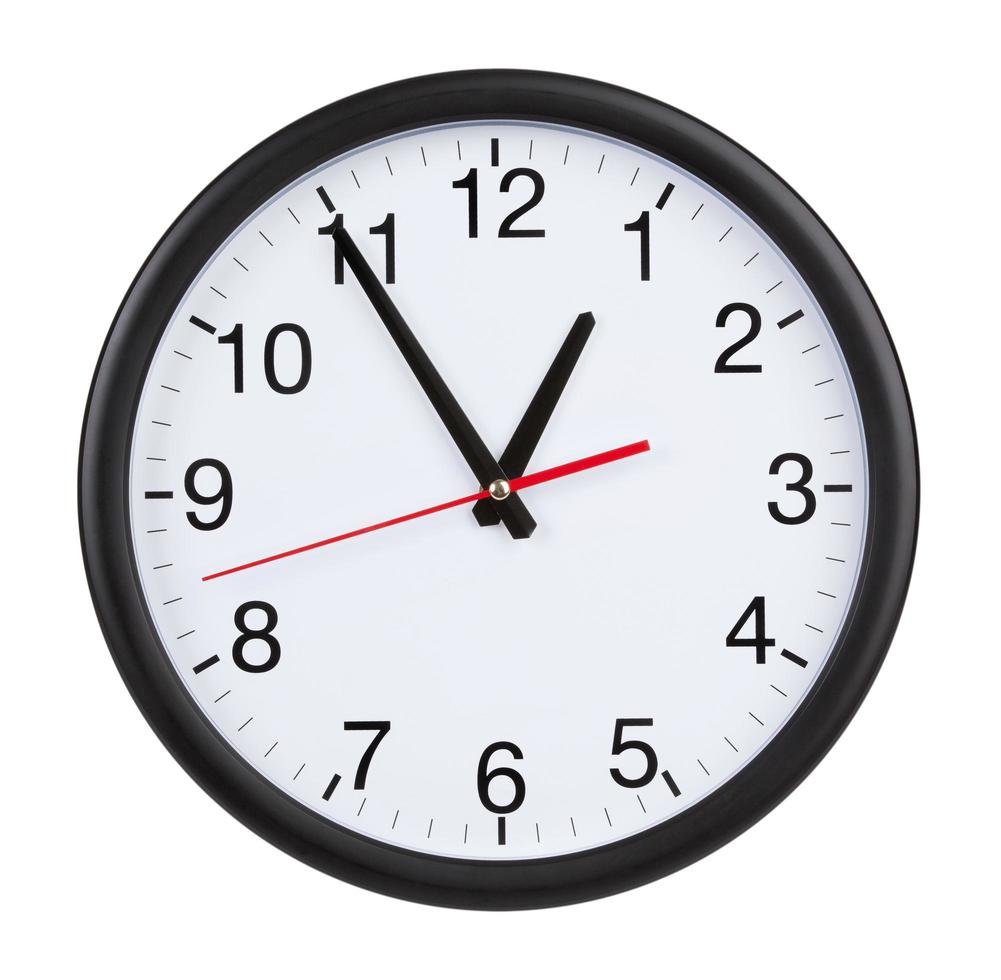 l'orologio dell'ufficio mostra da cinque minuti a un'ora foto