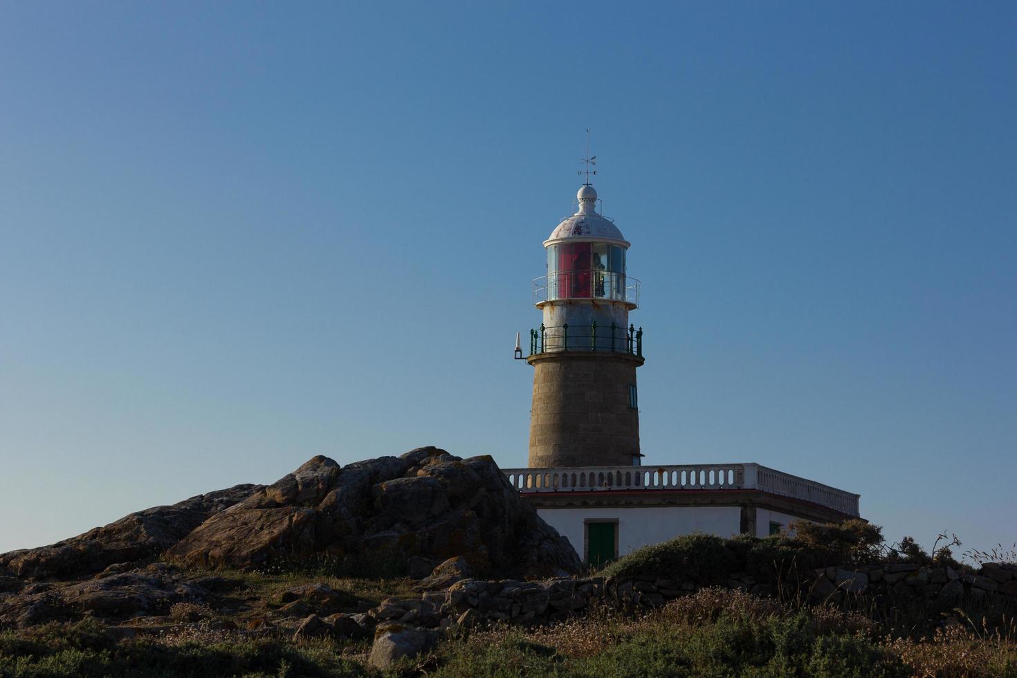 faro di corrubedo nell'oceano atlantico, galizia, spagna foto