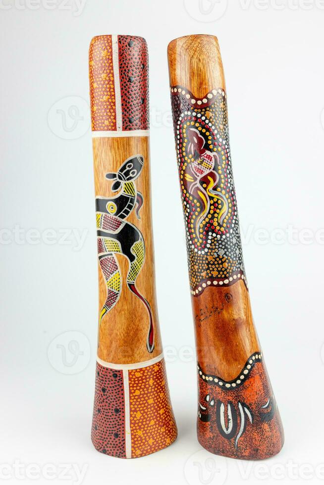 aborigeno di legno musicale strumento di nome didgeridoo, didgeridoo su bianca sfondo. foto